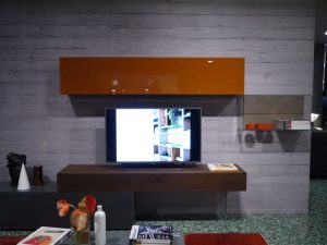36e8 TV system in lacquered glass and Wildwood