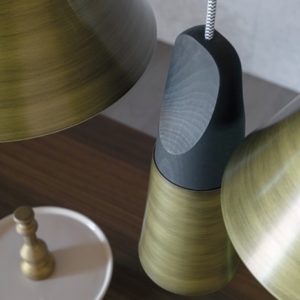 lampada sospesa in legno e finitura bronzé miniforms